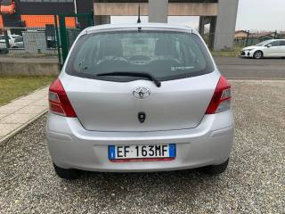 TOYOTA Yaris usata, con Autoradio