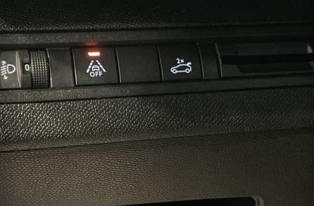 PEUGEOT 5008 usata, con Volante multifunzione