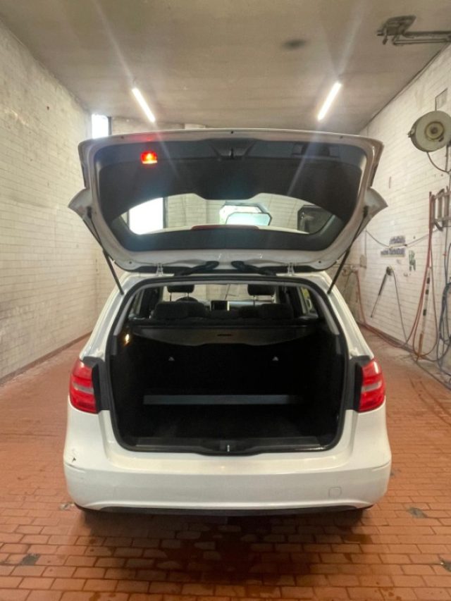 MERCEDES-BENZ B 180 usata, con Fari Xenon