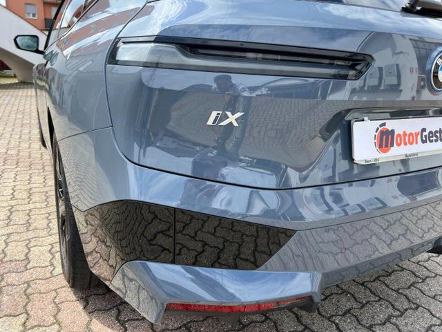 BMW iX usata, con Specchietti laterali elettrici