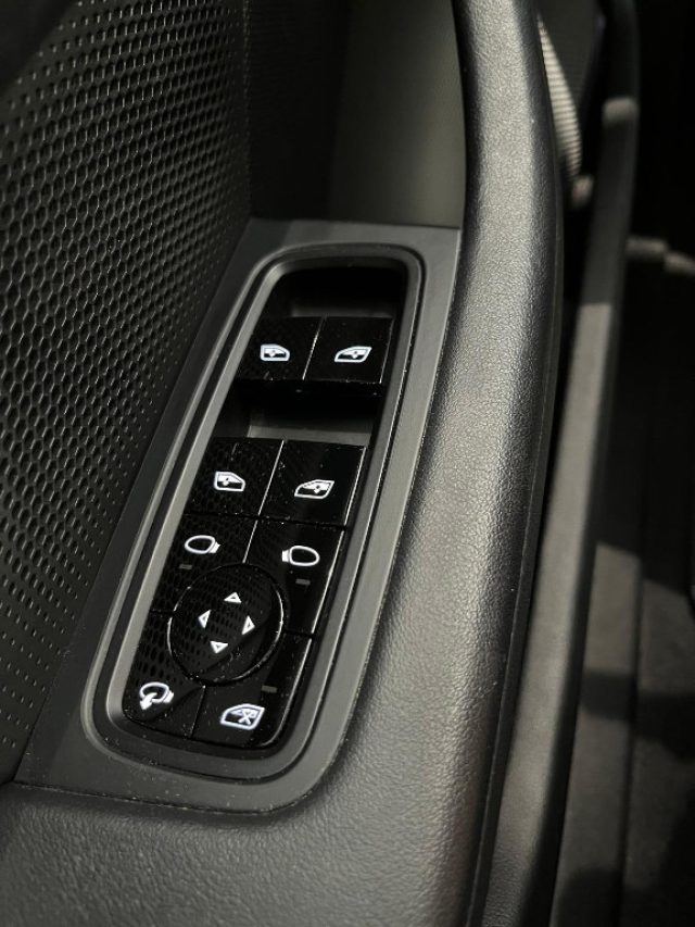 PORSCHE Taycan usata, con USB