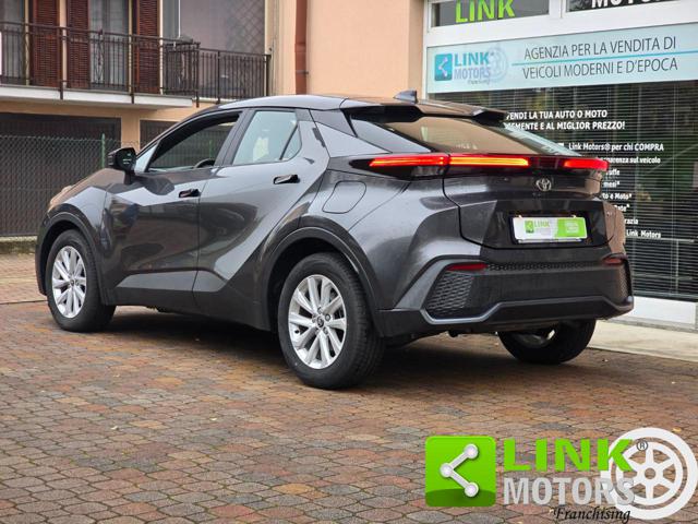TOYOTA C-HR usata, con USB