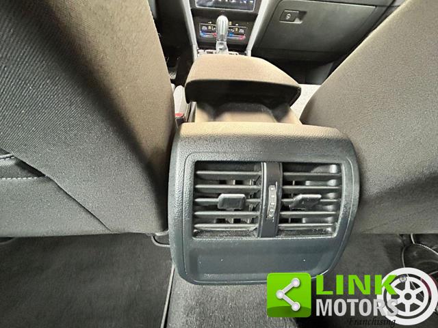 VOLKSWAGEN Passat Variant usata, con Specchietti laterali elettrici