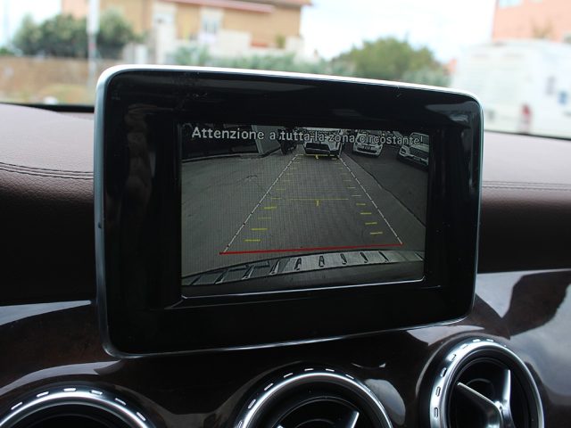 MERCEDES-BENZ GLA 220 usata, con Leve al volante