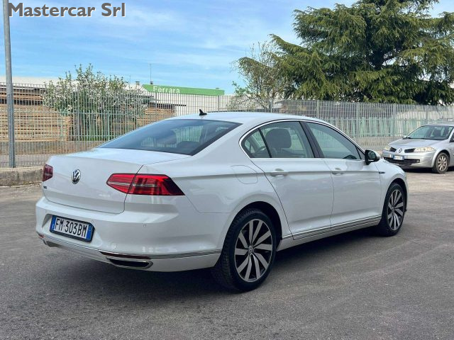 VOLKSWAGEN Passat usata, con Autoradio