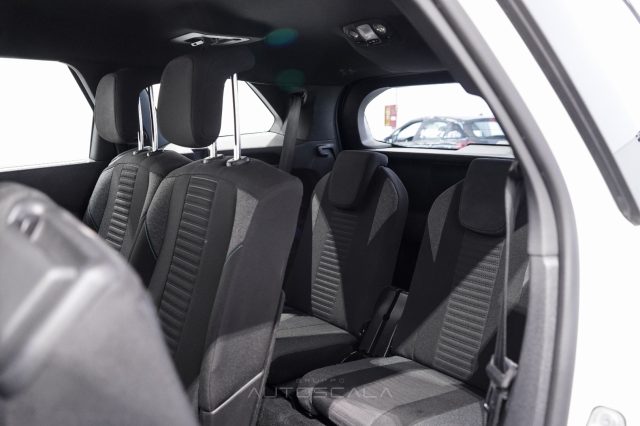 PEUGEOT 5008 usata, con Airbag testa