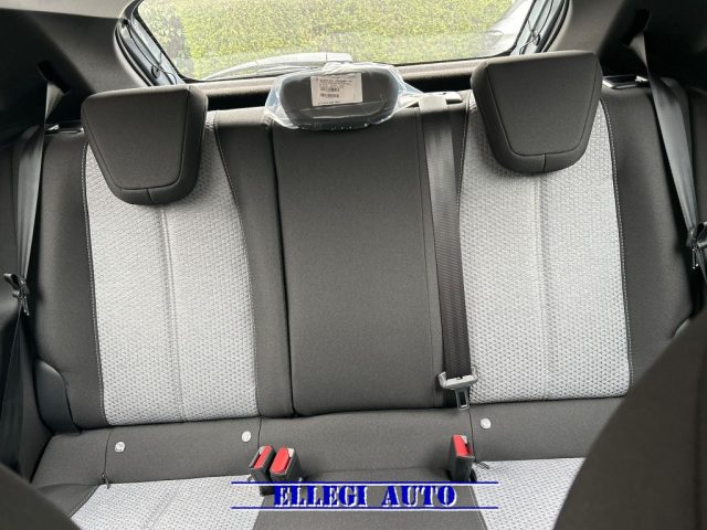 OPEL Corsa usata, con Sedile posteriore sdoppiato