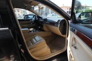 VOLKSWAGEN Touareg usata, con Bracciolo