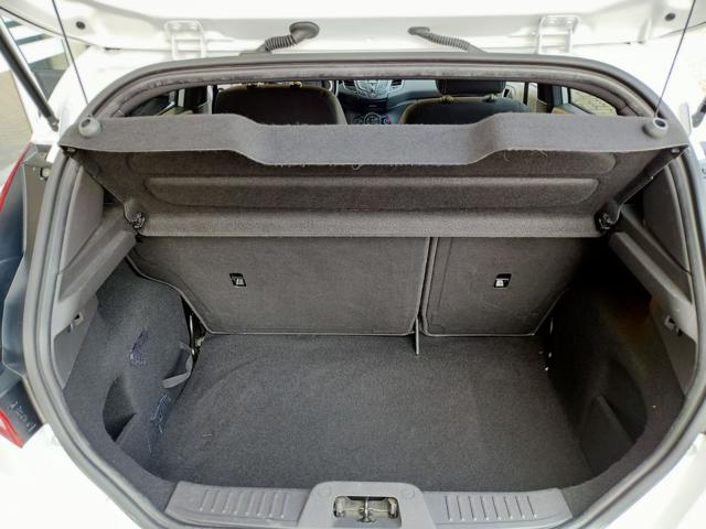 FORD Fiesta usata, con Autoradio