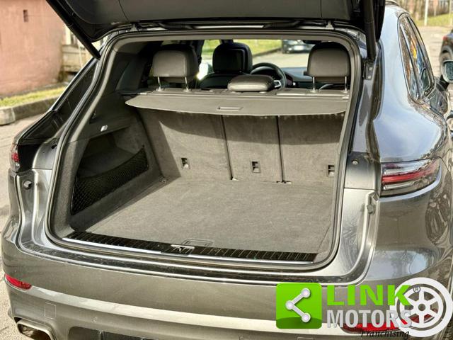 PORSCHE Cayenne usata, con Park Distance Control