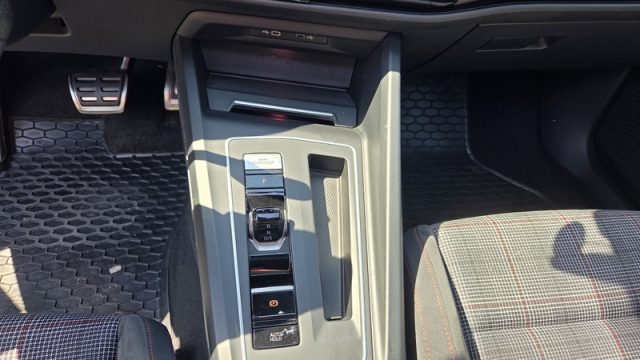 VOLKSWAGEN Golf usata, con Vivavoce