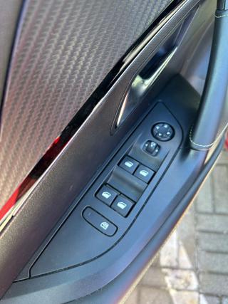 PEUGEOT 2008 usata, con Alzacristalli elettrici