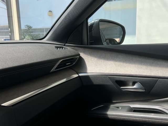 PEUGEOT 3008 usata, con Sensori di parcheggio anteriori