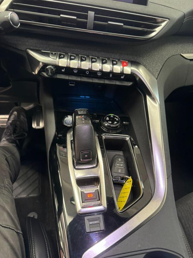 PEUGEOT 3008 usata, con Luci diurne