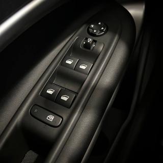 JEEP Avenger usata, con Autoradio digitale