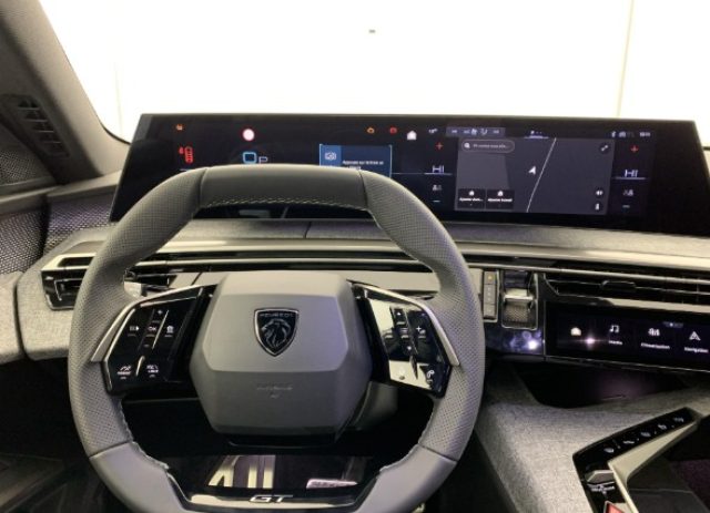 PEUGEOT 5008 usata, con Sistema di navigazione