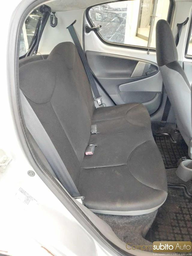 TOYOTA Aygo usata 12
