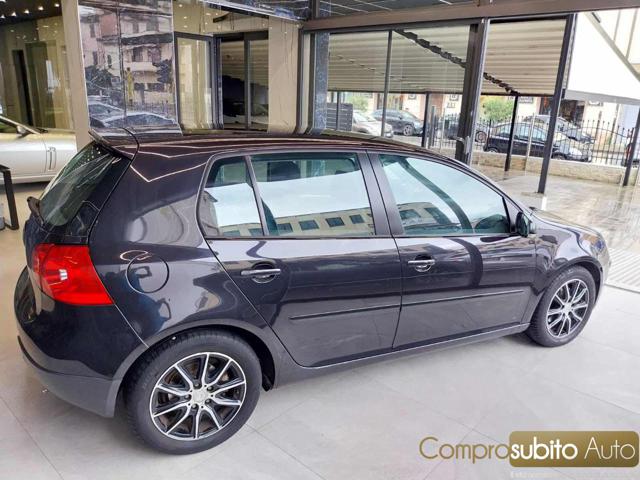 VOLKSWAGEN Golf usata, con Autoradio