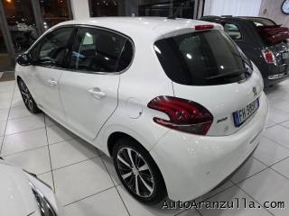 PEUGEOT 208 usata, con Autoradio