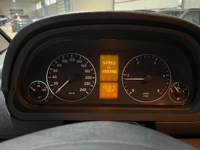 MERCEDES-BENZ A 180 usata 17