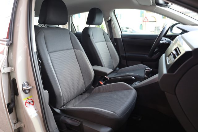 VOLKSWAGEN Taigo usata 129