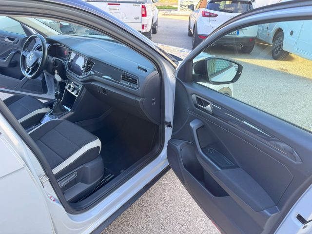 VOLKSWAGEN T-Roc usata, con USB