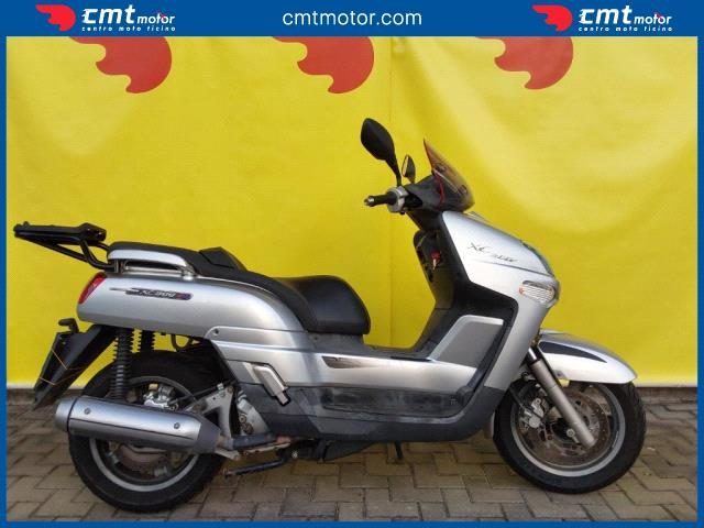 YAMAHA XC 300 Versity usata 1