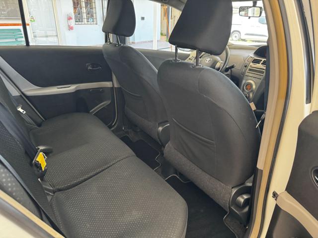TOYOTA Yaris usata 26
