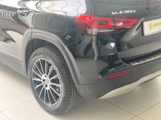 MERCEDES-BENZ GLA 180 usata, con Autoradio