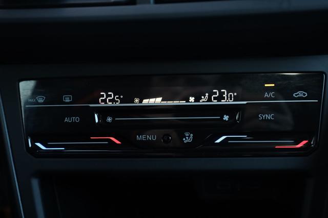 VOLKSWAGEN Taigo usata, con USB