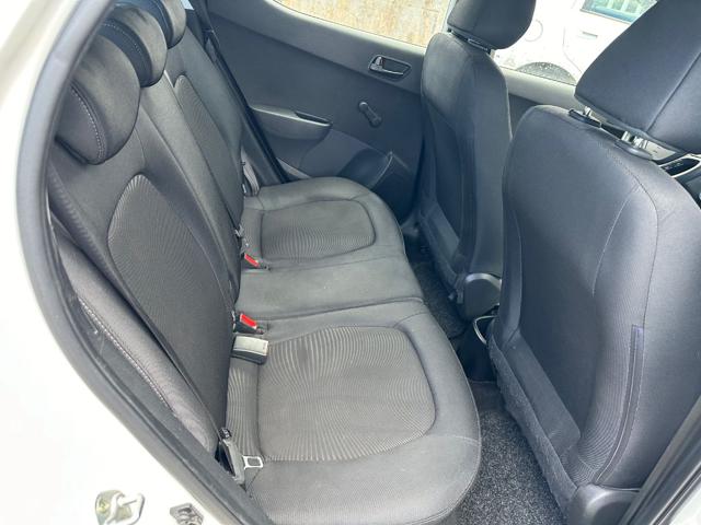 HYUNDAI i10 usata, con Specchietti laterali elettrici