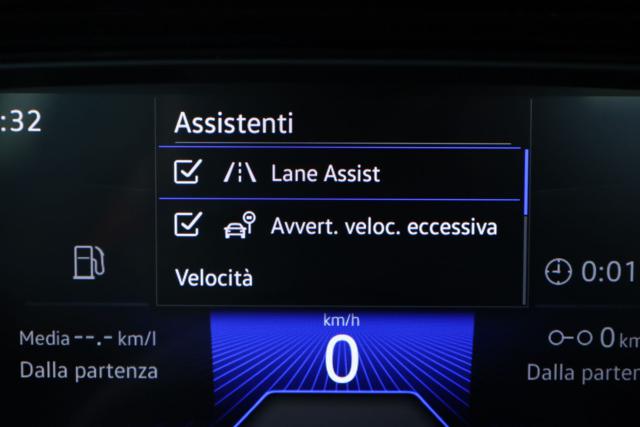 VOLKSWAGEN Taigo usata, con Frenata d