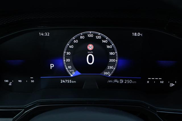 VOLKSWAGEN Taigo usata, con Hill holder