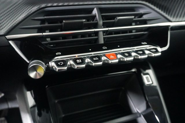 PEUGEOT 208 usata, con Fari LED