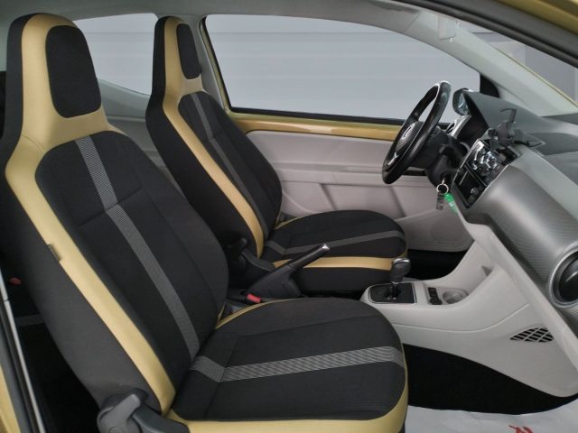 VOLKSWAGEN up! usata 19