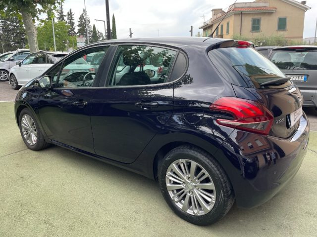 PEUGEOT 208 usata, con Autoradio