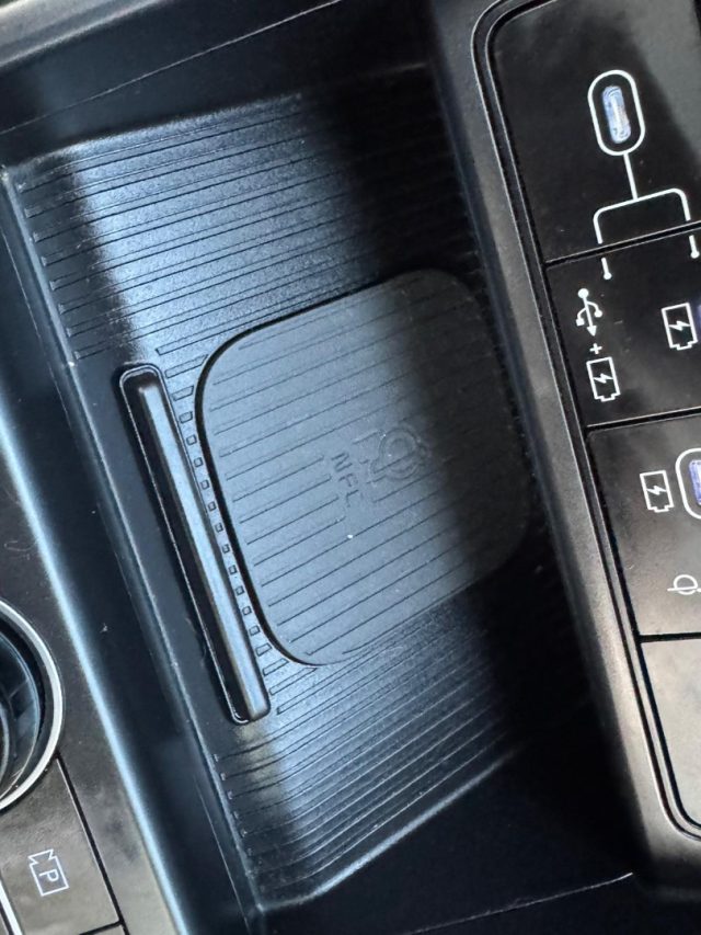 HYUNDAI Kona usata, con USB