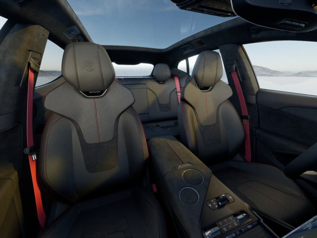 LOTUS Eletre usata, con Sistema di navigazione