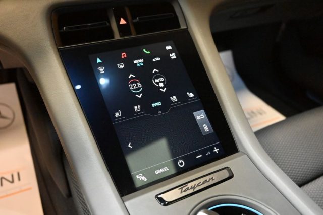PORSCHE Taycan usata 51