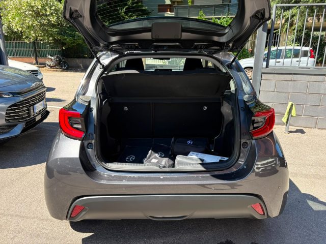 TOYOTA Yaris usata, con Touch screen
