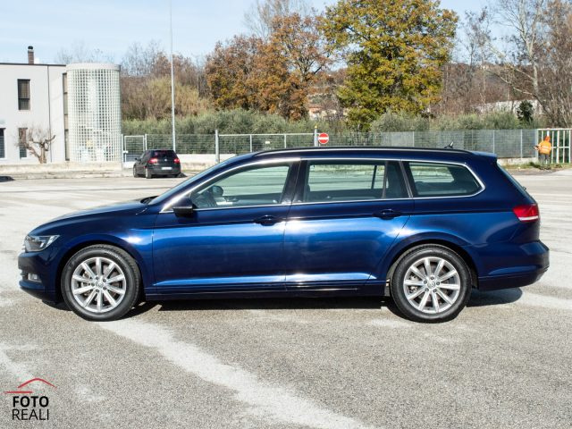 VOLKSWAGEN Passat Variant usata, con Autoradio