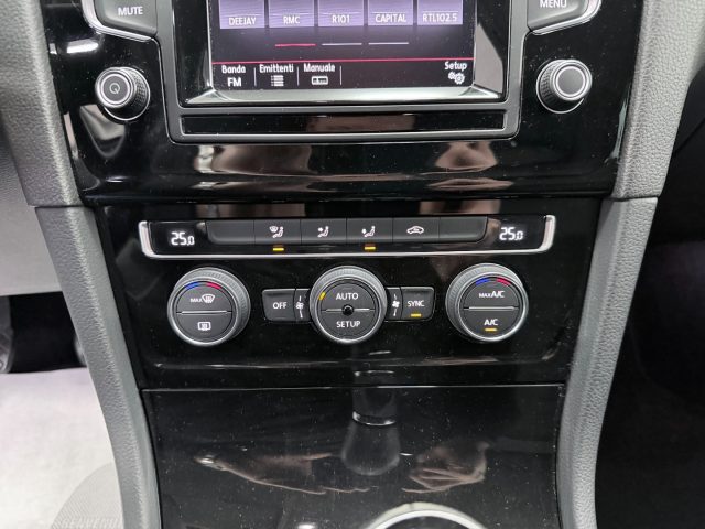 VOLKSWAGEN Golf usata, con USB