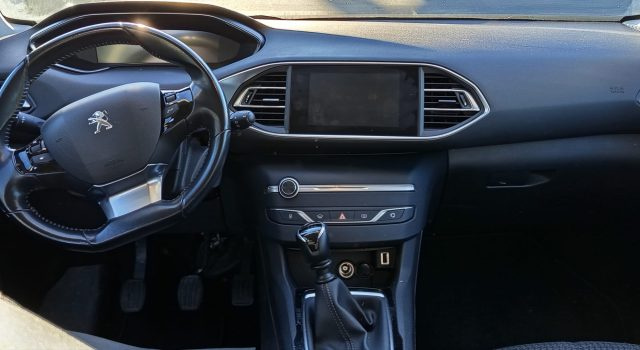 PEUGEOT 308 usata, con Autoradio