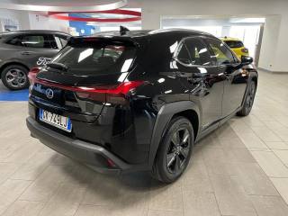 LEXUS UX 250h usata, con Fendinebbia