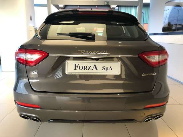 MASERATI Levante usata, con Park Distance Control