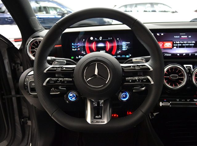 MERCEDES-BENZ A 35 AMG usata, con Controllo automatico clima