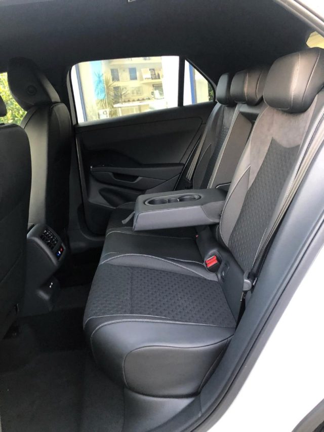 VOLKSWAGEN T-Roc usata, con Leve al volante