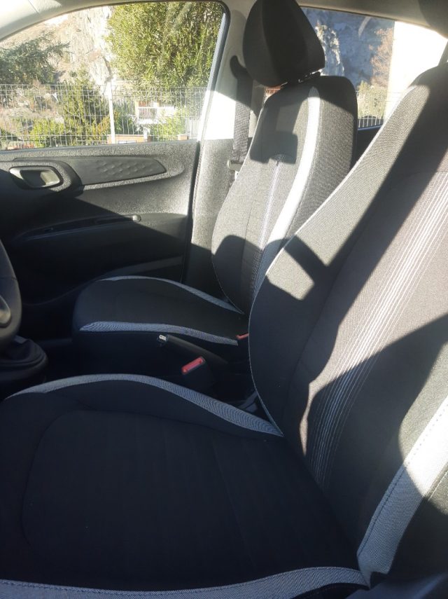 HYUNDAI i10 usata, con Telecamera per parcheggio assistito