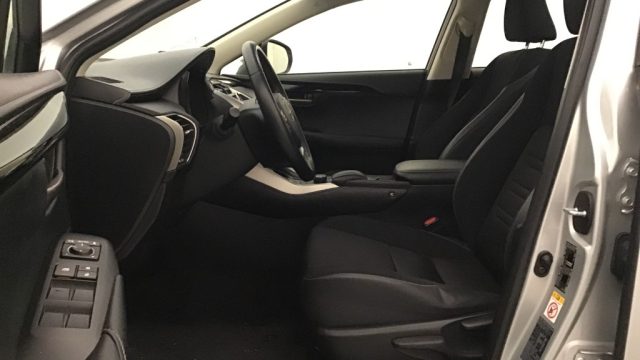 LEXUS NX 300h usata, con Autoradio