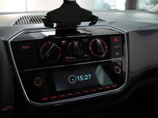 VOLKSWAGEN up! usata 30